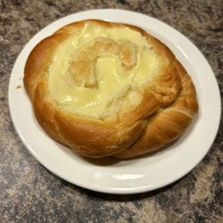 Odalys Panaderia Y Pasteleria - It's not a cheese danish, that a delicious cream on this pastry. Loved it.