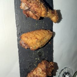 Chicken Wings appetizer ... 5/5 BUSSIN but could've used one more Chicken Wings appetizer ... 5/5 BUSSIN but could've used one more