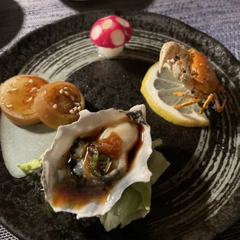 Sasabune Glendale - Beautifully organized. This comes with both the Japanese ($150) and Premium Omakase ($200) - Sushi Bars Near Me - Glendale, California
