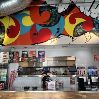 Dave's Hot Chicken - Chicken Shop Near Me - Lancaster, California
