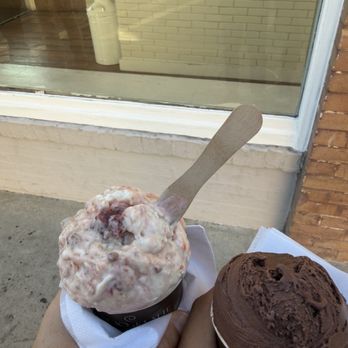 Bacio di Latte - Belgian Chocolate and Strawberry Cheesecake - Gelato Near Me - Pasadena, California