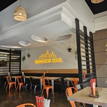 Bangkok Soul - Dining room at opening time. - Seafood Near Me - Alhambra, California
