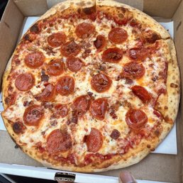 Pepperoni pizza with bacon Pepperoni pizza with bacon