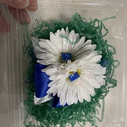 Grand Blanc Florist By Vogts - Daisy corsage for $26.45