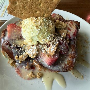 Honeybear Cafe - Strawberry Field French Toast - Breakfast & Brunch Near Me - Chicago, Illinois