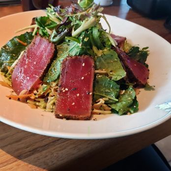 Yard House - Ahi Salad Crunchy - New American Near Me - Concord, California
