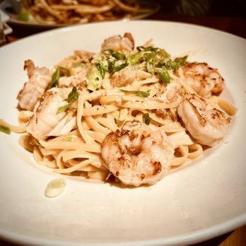 Chant - CREAMY SRIRACHA SHRIMP LINGUINE New - Asian Fusion Near Me - Chicago, Illinois