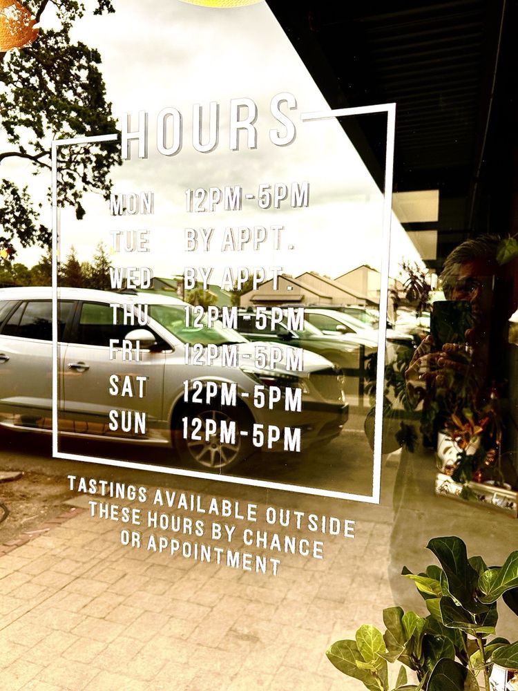 Ultima Tulie Wines Logo