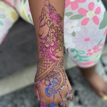 N & S Henna - Kid's Henna with Glitter - Henna Artists Near Me N & S Henna - Kid's Henna with Glitter - Henna Artists Near Me