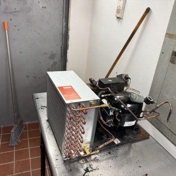 Airmanner - Walk-In-Cooler Condenser unit repair - Appliances & Repair Near Me Airmanner - Walk-In-Cooler Condenser unit repair - Appliances & Repair Near Me