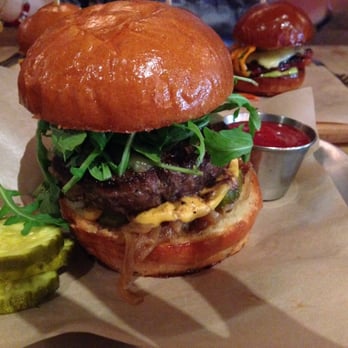Laurel Tavern - Tavern Burger - New American Near Me - Studio City, California