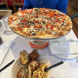 Robertos Pizzeria Sports Bar & Grill - Spaghetti and meatballs, veggie pizza
