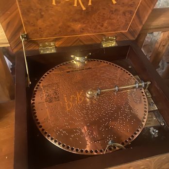 The Lodge at Grant's Trail - Old-style record player - Hotels Near Me - Saint Louis, Missouri The Lodge at Grant's Trail - Old-style record player - Hotels Near Me - Saint Louis, Missouri
