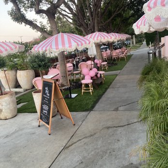 Le Cafe Plage - Exterior - Coffee & Tea Near Me - Santa Monica, California Le Cafe Plage - Exterior - Coffee & Tea Near Me - Santa Monica, California