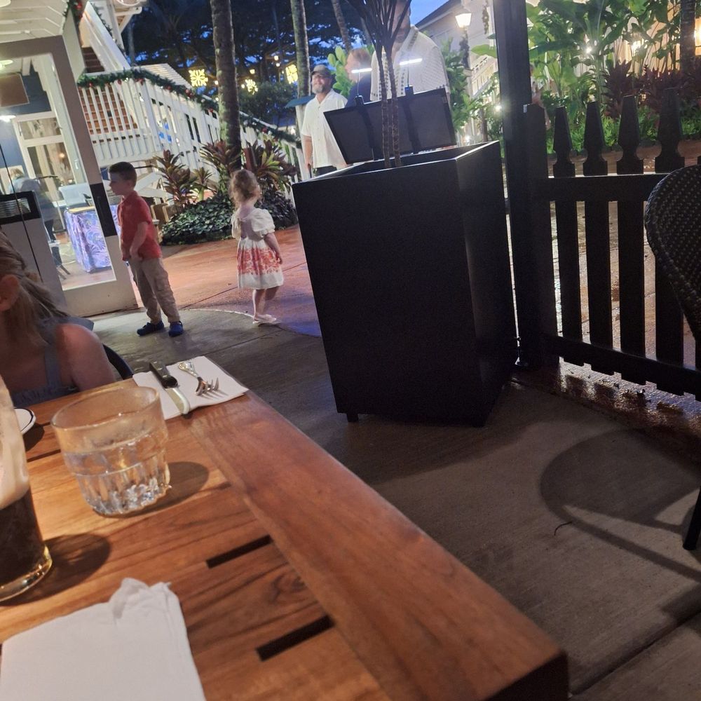 Scotty Browns - Seating - Burgers Near Me - Koloa, Hawaii
