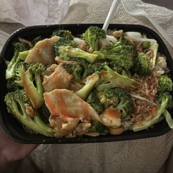 Chicken and Chicken With Broccoli(qt)