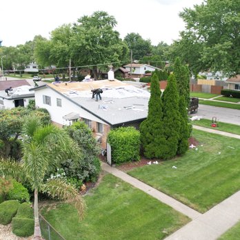 Dupage Roofing - Laying down some fox hollow grey GAF HDz - Roofing Near Me