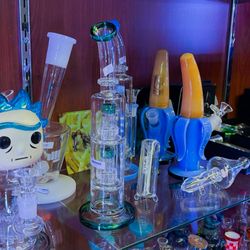 Rubii Vape & Smoke Shop Miami Beach - The vibe at Rubii Vape & Smoke Shop is always on point, just like their products! Loving my new pipe!