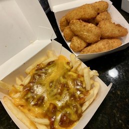 Chili cheese fries & jalapeño poppers