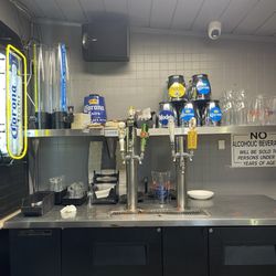 Ostioneria Colima - Good selection on tap
