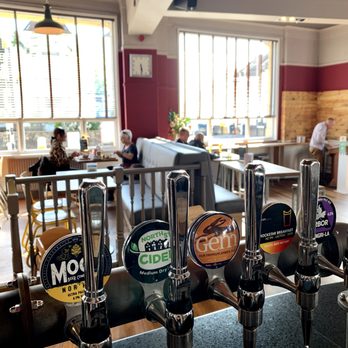 Hen & Chicken - Pubs Near Me - Bristol, BST