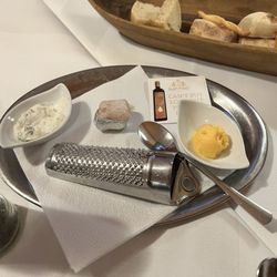 Il Mondo - Homemade bread/dips