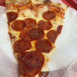 Slice with 1 Topping Pizza (pepperoni) Slice with 1 Topping Pizza (pepperoni)