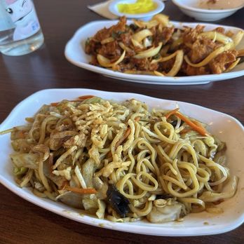 Paik’s Noodle - Spicy Chicken and Vegetable Stir-fried Noodles - Chinese Near Me - Tigard, Oregon