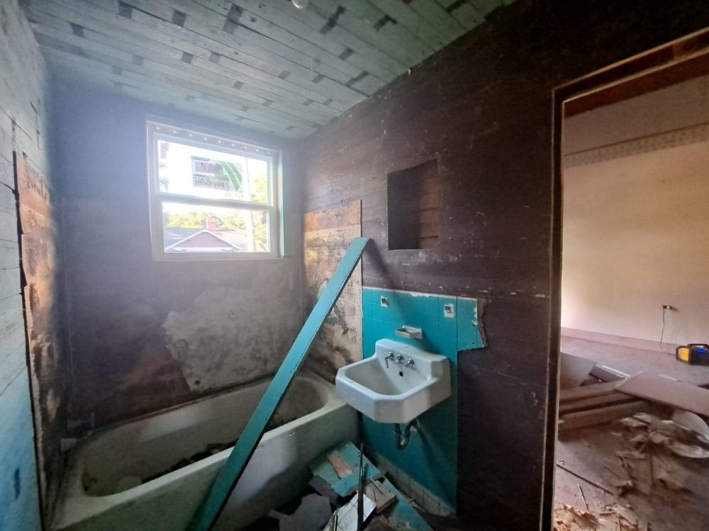 Slide of Hunter's Roofing & Construction