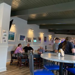 Fishing Rock Eatery and Lounge - Inside