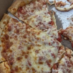 Undercooked pizza because it's overloaded Undercooked pizza because it's overloaded