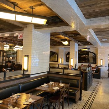 The Smith - Ambiance - New American Near Me - Chicago, Illinois