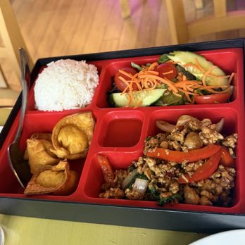 Bamboo Thai Restaurant - Thai Near Me - Brighton, Massachusetts