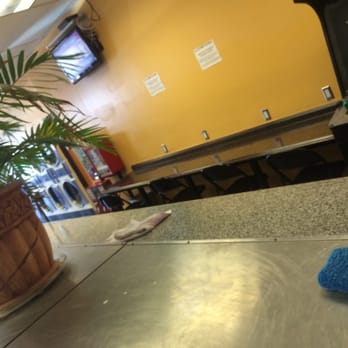 Rinse And Roll Laundry - Charging station - Laundromat Near Me - Northridge, California