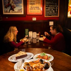 1400 Bar & Grill