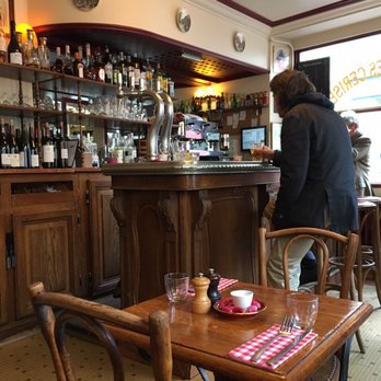 Le Temps des Cerises - Small but charming indoor seating - French Near Me - Paris, 75
