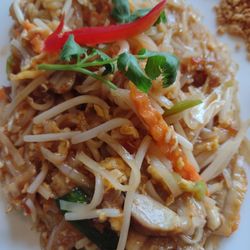 Eat Thai Restaurant - Duck Pad Thai
