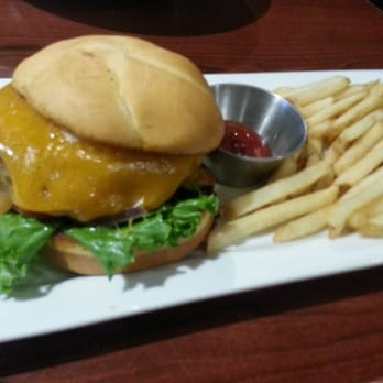 Ruby Tuesday Hawaii - Windward Mall - Cold cheeseburger - Bars Near Me - Kaneohe, Hawaii