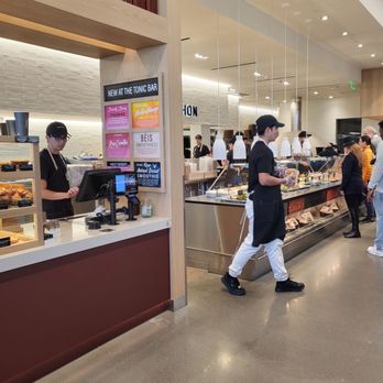 Erewhon - There was quite a crowd at the prepared foods counter. - Grocery Near Me - Pasadena, California Erewhon - There was quite a crowd at the prepared foods counter. - Grocery Near Me - Pasadena, California