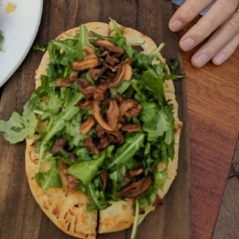 Tommy Bahama - Filet Mignon flatbread - Seafood Near Me - Kihei, Hawaii Tommy Bahama - Filet Mignon flatbread - Seafood Near Me - Kihei, Hawaii