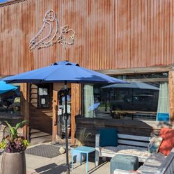 Midtown Bluebird - Restaurant entrance and patio seating