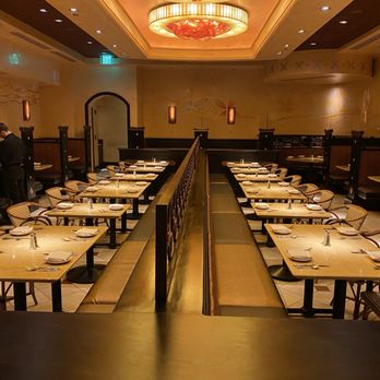 The Cheesecake Factory - No one!! Empty restaurant with many customers waiting and waiting and waiting to be sat. - Desserts Near Me - Denver, Colorado The Cheesecake Factory - No one!! Empty restaurant with many customers waiting and waiting and waiting to be sat. - Desserts Near Me - Denver, Colorado