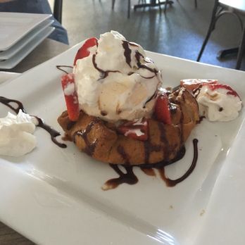10 Twenty Five - Apple crisp with ice cream - New American Near Me - Cape Coral, Florida