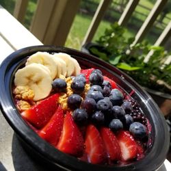 Juicin'- Juice and Smoothie Bar Bar - Berry Acai Bowl