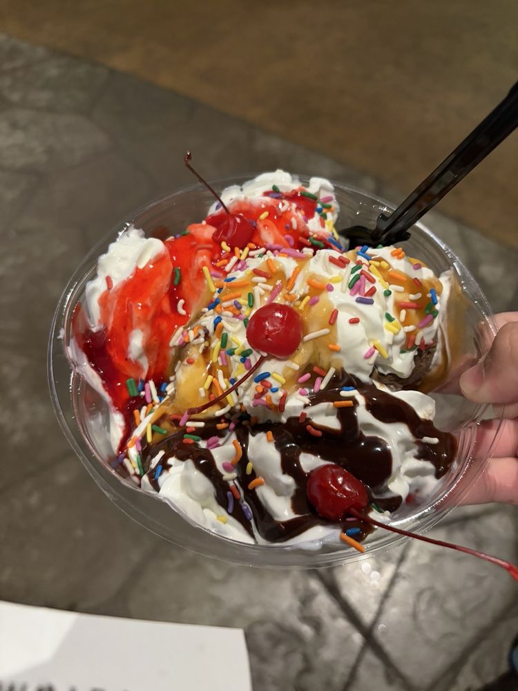 Wood's End Creamery Logo