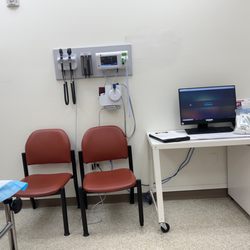 Doris Ison Health Center - Patient room