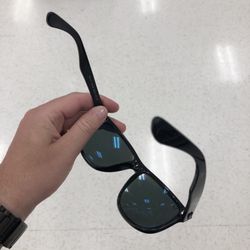 Target Optical - Got a screw for the joint on the right side of my glasses.