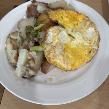 Chila-killer Cafe - Potatoes and eggs - Cafes Near Me - Rohnert Park, California