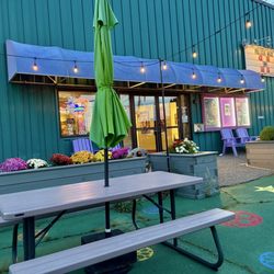 Reel Pizza Cinerama - Outside