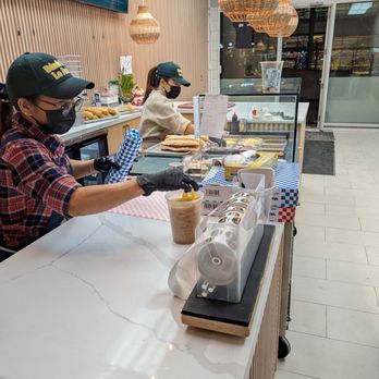 Banh Mi Le Anh - Staffers working on our orders - Vietnamese Near Me - Unionville, Ontario Banh Mi Le Anh - Staffers working on our orders - Vietnamese Near Me - Unionville, Ontario